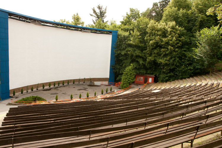 outdoor movies feature