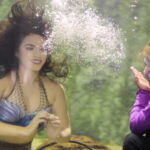Mermaid and Child Moment – Newport Aquarium