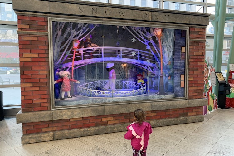 Rike’s Holiday Window Displays