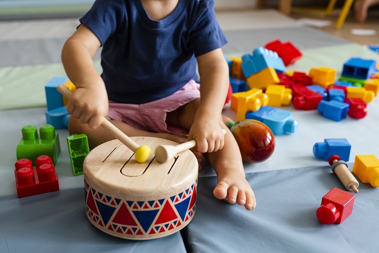 Five Brain-Boosting Benefits of Music Lessons Music education supports many kinds of learning throughout a child’s life.
