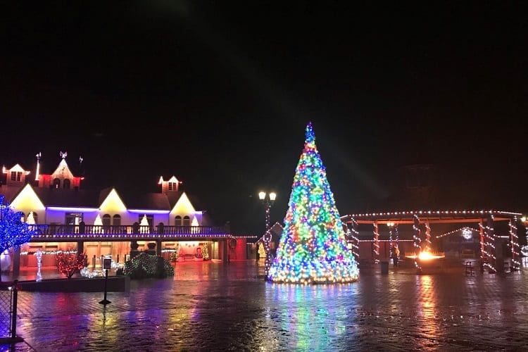Win 6 Tickets to Land of Illusion’s Christmas Glow!