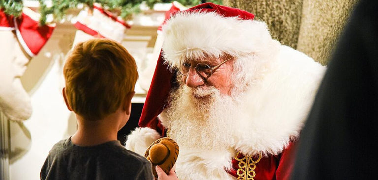 Last Chance to Hang Out with Santa at the Cincinnati Museum Center!