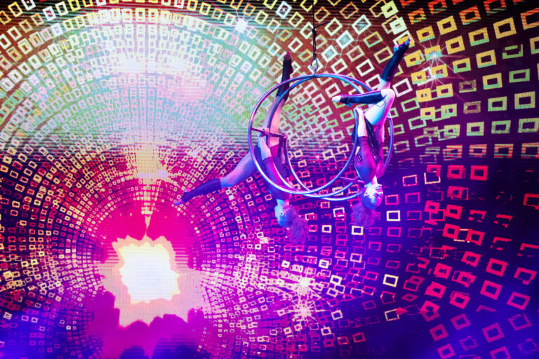 Win 2 Tickets to A Magical Cirque Christmas!