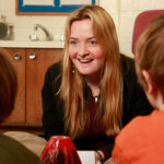 xuls-teacher-young-students